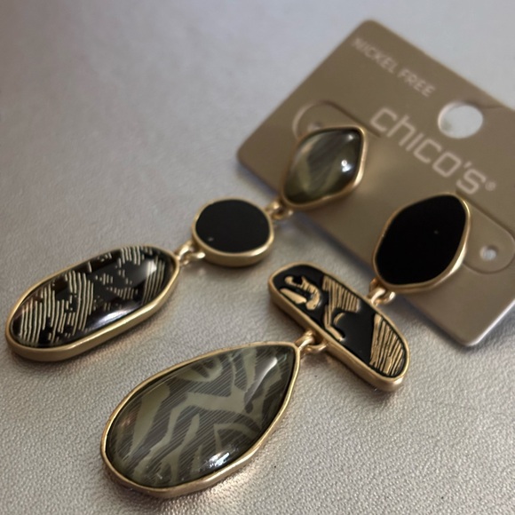 NWT Chico’s Neutral Print Gold Dangle Earrings - Picture 3 of 5